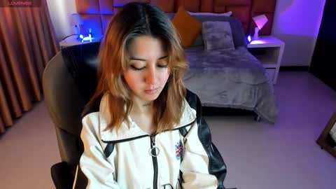 catti_brie_ online show from 11-10-25, 11:53