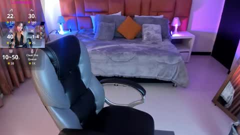 catti_brie_ online show from 11-11-25, 11:54