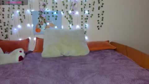 cattie_w_ online show from 10-23-25, 01:49