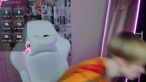 cattie_w_ online show from 11-19-25, 01:38