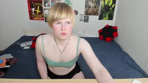 cattie_w_ online show from 05-02-26, 01:10