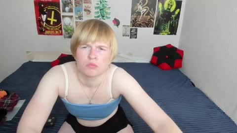 cattie_w_ online show from 05-19-26, 01:11
