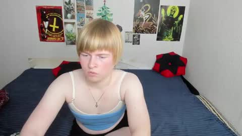 cattie_w_ online show from 05-19-26, 01:56