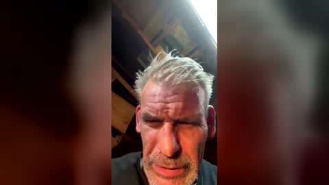 Snapshot of caughtnaked chatting on 05-05-26, 11:29 caughtnaked online show from 05-05-26, 11:29