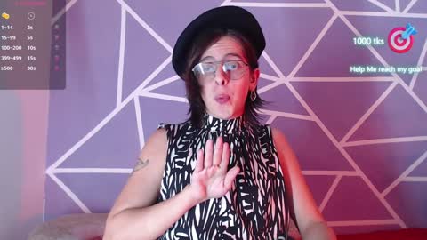 Snapshot of cava_pretty chatting on 12-30-24, 10:32 cava_pretty online show from 12-30-24, 10:32