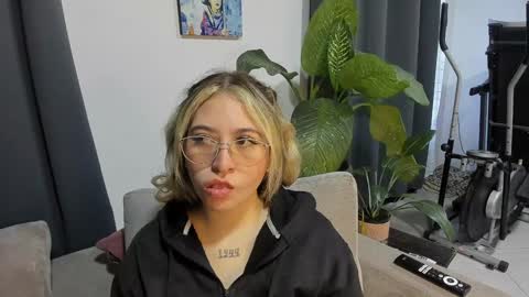 Snapshot of ccuteass chatting on 12-04-24, 11:30 ccuteass online show from 12-04-24, 11:30