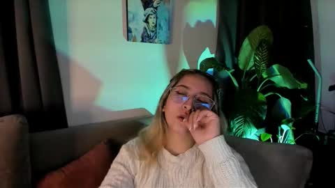 Snapshot of ccuteass chatting on 12-09-24, 10:09 ccuteass online show from 12-09-24, 10:09