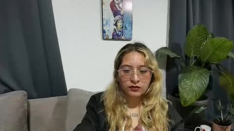 Snapshot of ccuteass chatting on 12-23-24, 02:45 ccuteass online show from 12-23-24, 02:45