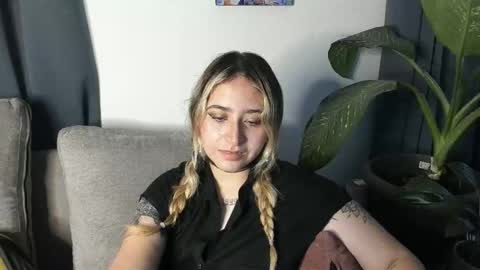 Snapshot of ccuteass chatting on 02-13-25, 08:34 ccuteass online show from 02-13-25, 08:34