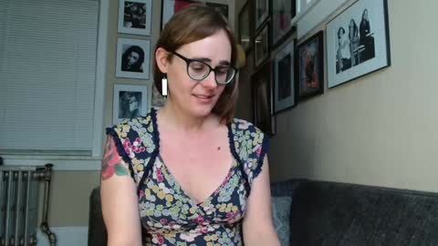 Cecily Saint Claire online show from 01-28-25, 01:05
