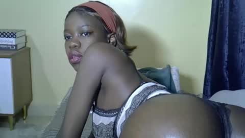 Snapshot of ceepretty chatting on 10-17-25, 08:39 santana online show from 10-17-25, 08:39