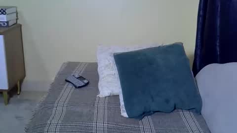 Snapshot of ceepretty chatting on 10-24-25, 05:15 santana online show from 10-24-25, 05:15