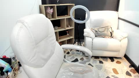 Snapshot of celesstebruce chatting on 02-06-25, 02:11 meli online show from 02-06-25, 02:11