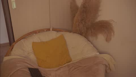 Diane Independent model online show from 10-16-25, 08:32