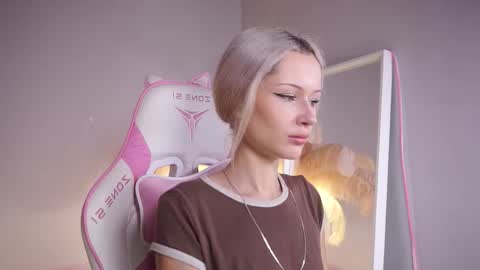 Snapshot of celeste_eyes0n chatting on 10-06-25, 08:28 Celeste online show from 10-06-25, 08:28