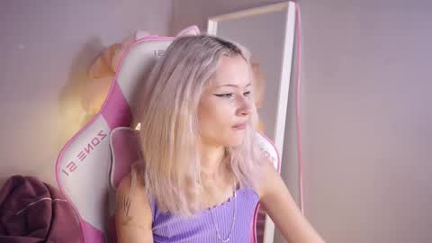 Snapshot of celeste_eyes0n chatting on 10-07-25, 08:50 Celeste online show from 10-07-25, 08:50