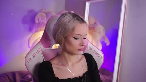 Snapshot of celeste_eyes0n chatting on 10-13-25, 09:04 Celeste online show from 10-13-25, 09:04