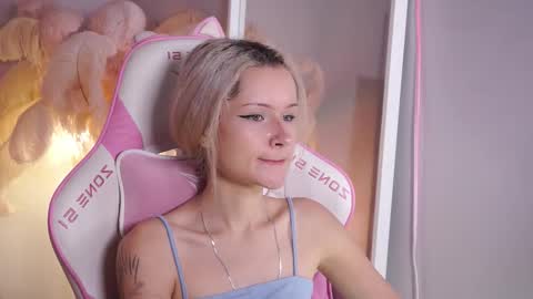 Snapshot of celeste_eyes0n chatting on 10-20-25, 08:53 Celeste online show from 10-20-25, 08:53