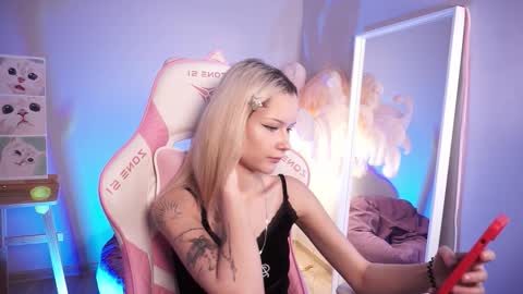 Snapshot of celeste_eyes0n chatting on 10-26-25, 08:37 Celeste online show from 10-26-25, 08:37