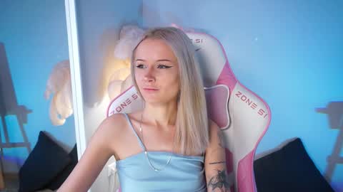 Snapshot of celeste_eyes0n chatting on 11-09-25, 08:51 Celeste online show from 11-09-25, 08:51