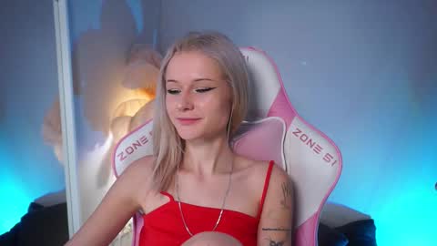 Snapshot of celeste_eyes0n chatting on 11-11-25, 09:15 Celeste online show from 11-11-25, 09:15