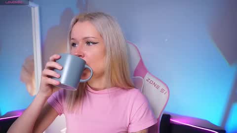 Snapshot of celeste_eyes0n chatting on 11-14-25, 08:51 Celeste online show from 11-14-25, 08:51