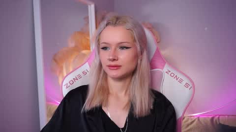 Snapshot of celeste_eyes0n chatting on 11-15-25, 08:49 Celeste online show from 11-15-25, 08:49