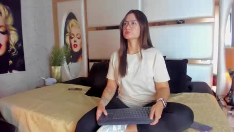 celeste_starsss online show from 11-19-25, 09:26