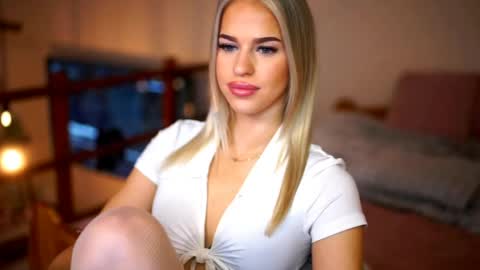 Snapshot of celeste_www chatting on 04-16-26, 08:04 Sunflower online show from 04-16-26, 08:04