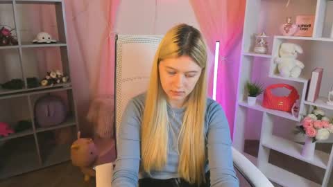 Snapshot of celestinemauriac chatting on 04-11-26, 03:49 your cute kitty online show from 04-11-26, 03:49