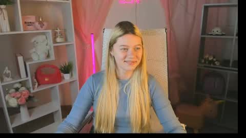 Snapshot of celestinemauriac chatting on 04-13-26, 03:39 your cute kitty online show from 04-13-26, 03:39