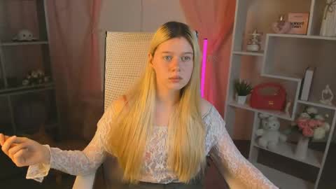 Snapshot of celestinemauriac chatting on 04-15-26, 07:10 your cute kitty online show from 04-15-26, 07:10