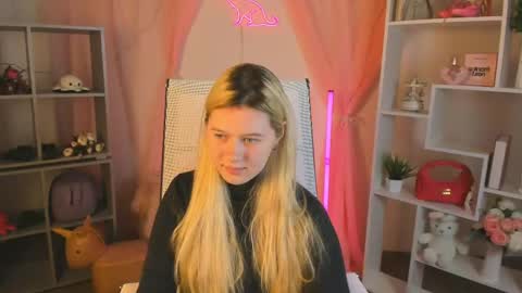 Snapshot of celestinemauriac chatting on 04-17-26, 07:06 your cute kitty online show from 04-17-26, 07:06