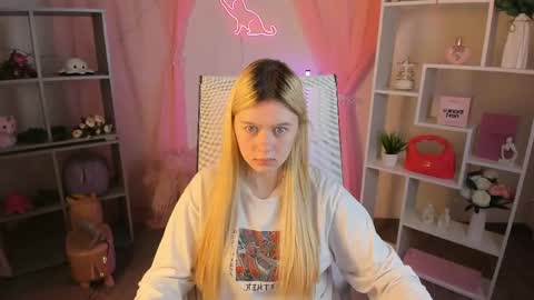 Snapshot of celestinemauriac chatting on 04-21-26, 07:06 your cute kitty online show from 04-21-26, 07:06