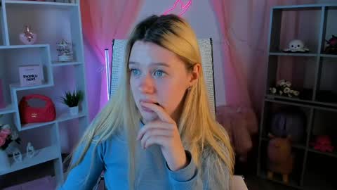 Snapshot of celestinemauriac chatting on 05-07-26, 06:46 your cute kitty online show from 05-07-26, 06:46