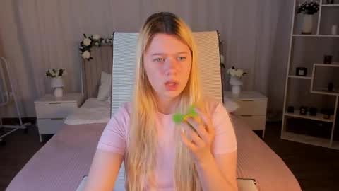 Snapshot of celestinemauriac chatting on 05-27-26, 04:15 your cute kitty online show from 05-27-26, 04:15