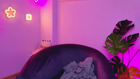 Snapshot of celine_dionn chatting on 03-01-26, 04:03 Celine online show from 03-01-26, 04:03