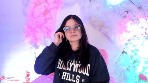 Hello guys my name is Sofi and Lizzie and  Vanessa online show from 01-31-25, 10:10