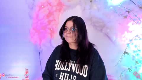 Hello guys my name is Sofi and Lizzie and  Vanessa online show from 02-01-25, 01:12