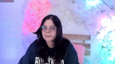 Hello guys my name is Sofi and Lizzie and  Vanessa online show from 02-04-25, 08:59