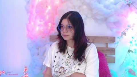 Hello guys my name is Sofi and Lizzie and  Vanessa online show from 02-05-25, 09:18