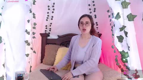 Hello guys my name is Sofi and Lizzie and  Vanessa online show from 02-19-25, 02:33