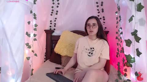Hello guys my name is Sofi and Lizzie and  Vanessa online show from 02-26-25, 05:31