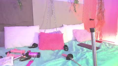 Hello guys my name is Sofi and Lizzie and  Vanessa online show from 06-19-26, 03:11