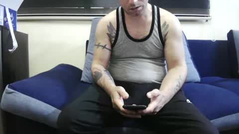 Snapshot of cezar46 chatting on 10-23-25, 04:17 cezar online show from 10-23-25, 04:17