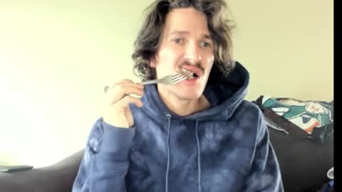 Snapshot of chadpowerz chatting on 10-11-25, 06:39 Lydong online show from 10-11-25, 06:39