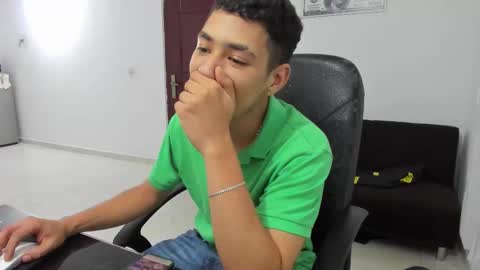 Snapshot of chandler_kenji chatting on 10-12-25, 08:35 Kenji online show from 10-12-25, 08:35