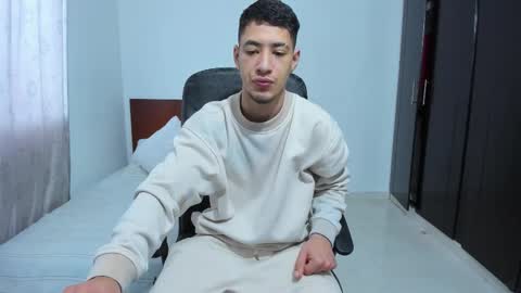 Snapshot of chandler_kenji chatting on 11-03-25, 11:22 Kenji online show from 11-03-25, 11:22