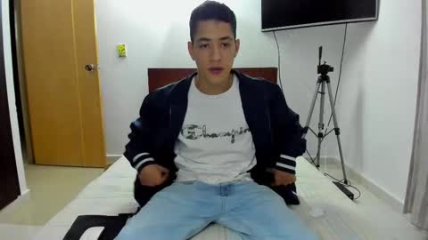 Snapshot of chandler_kenji chatting on 11-17-25, 04:18 Kenji online show from 11-17-25, 04:18