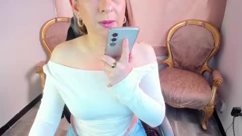 Snapshot of chanel_gold chatting on 07-17-26, 04:45 online show from 07-17-26, 04:45
